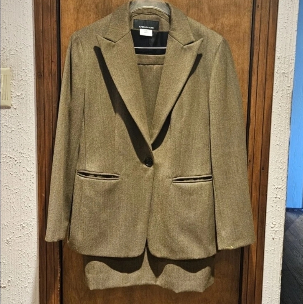 Jones New York Brown Skirt Suit Set Ladies/Women's/Womans 2-Piece Long Sleeve